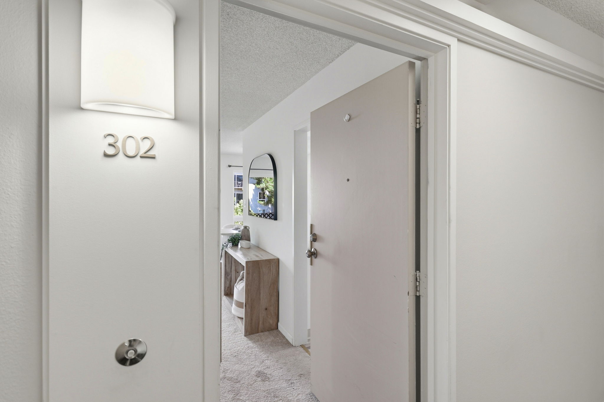 006_F8_815 N Humboldt St 302