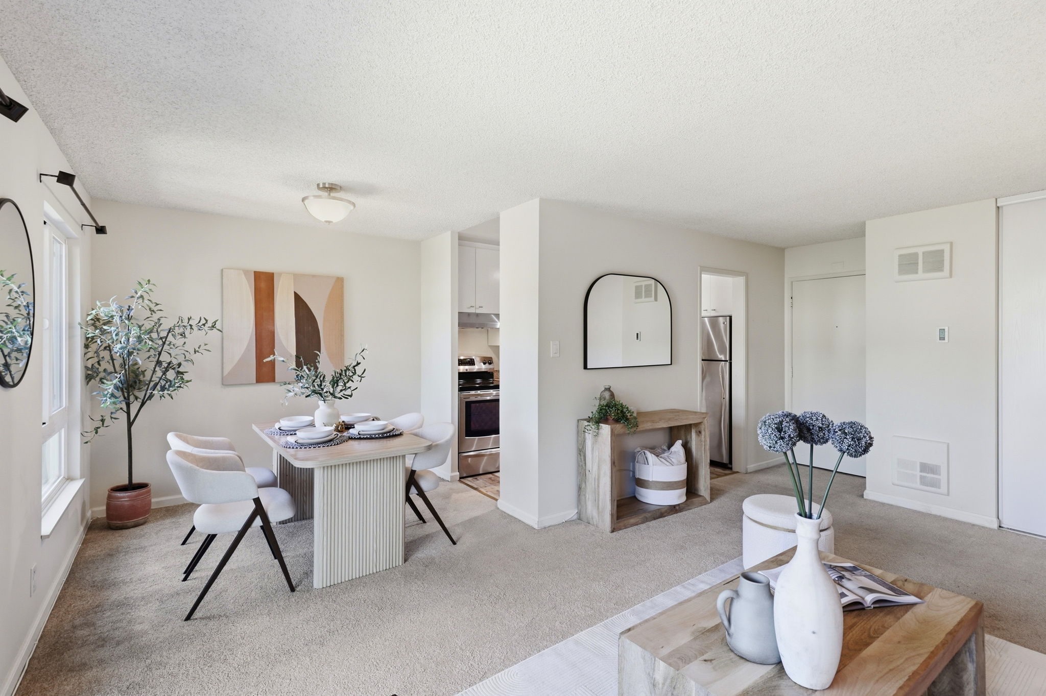011_F8_815 N Humboldt St 302