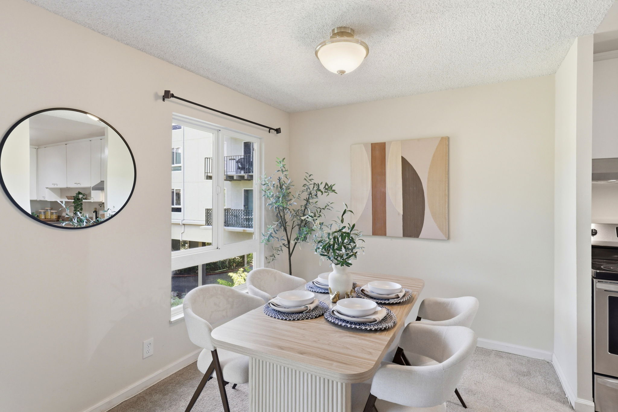 020_F8_815 N Humboldt St 302