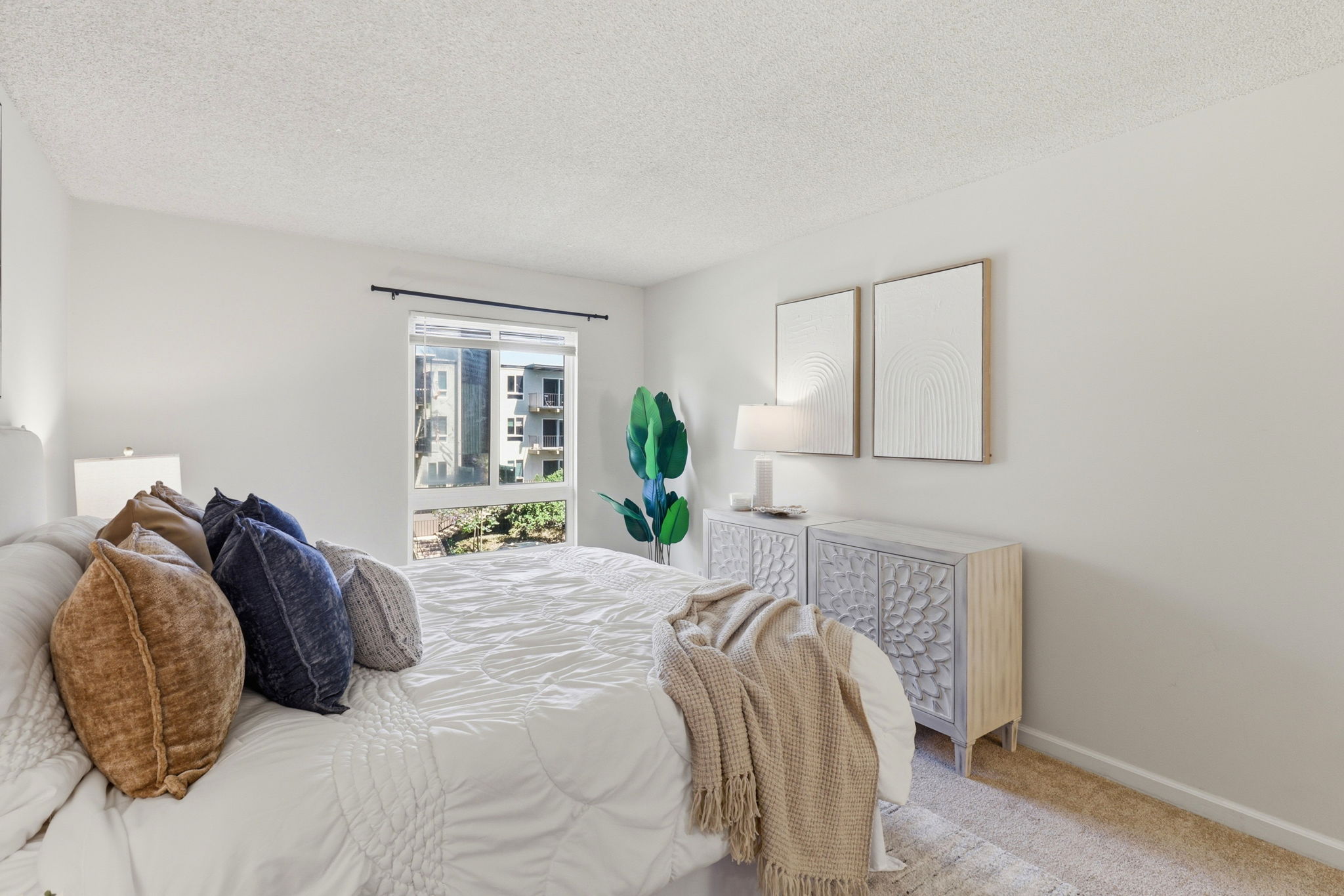 026_F8_815 N Humboldt St 302
