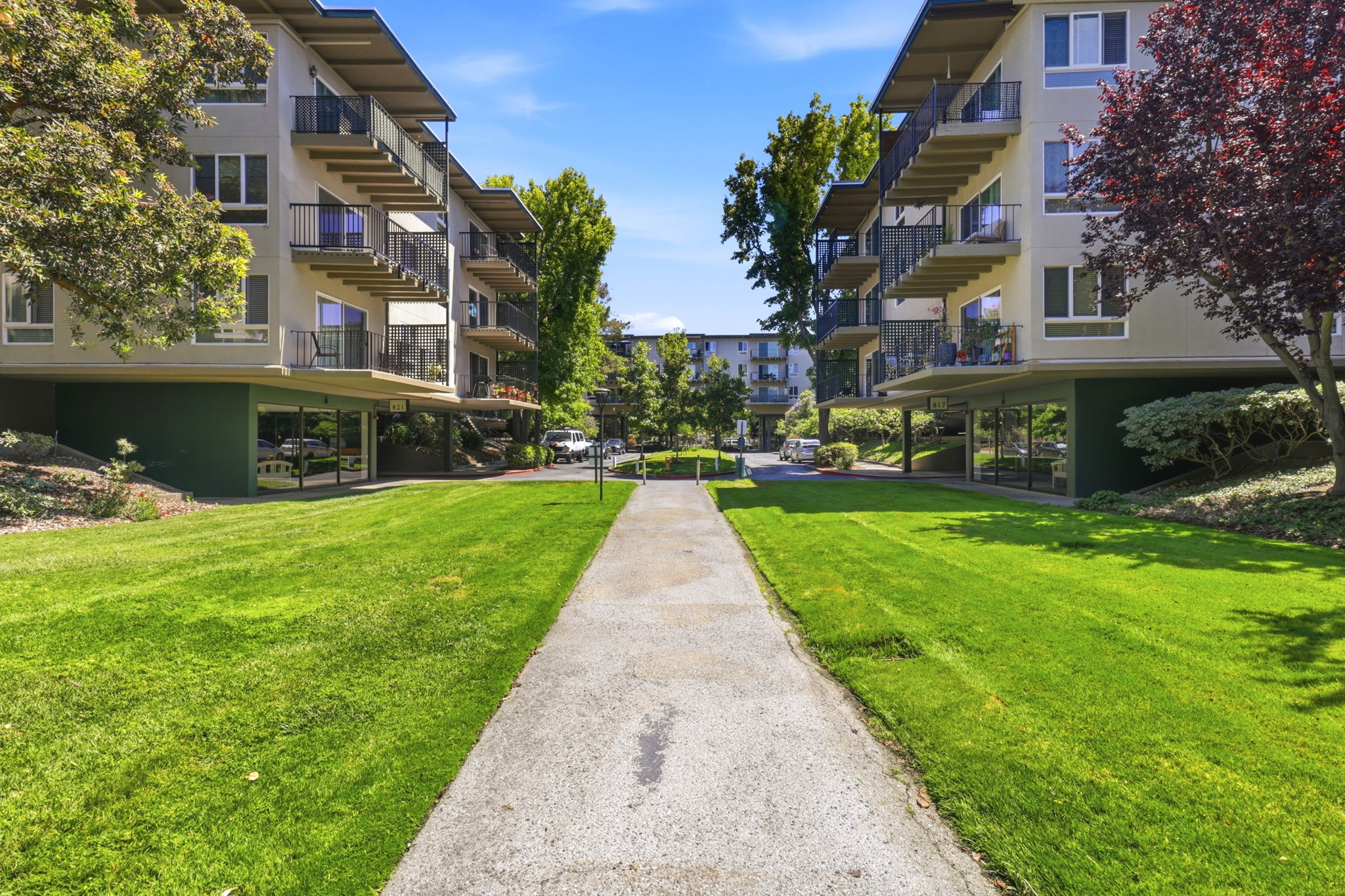 043_F8_815 N Humboldt St 302