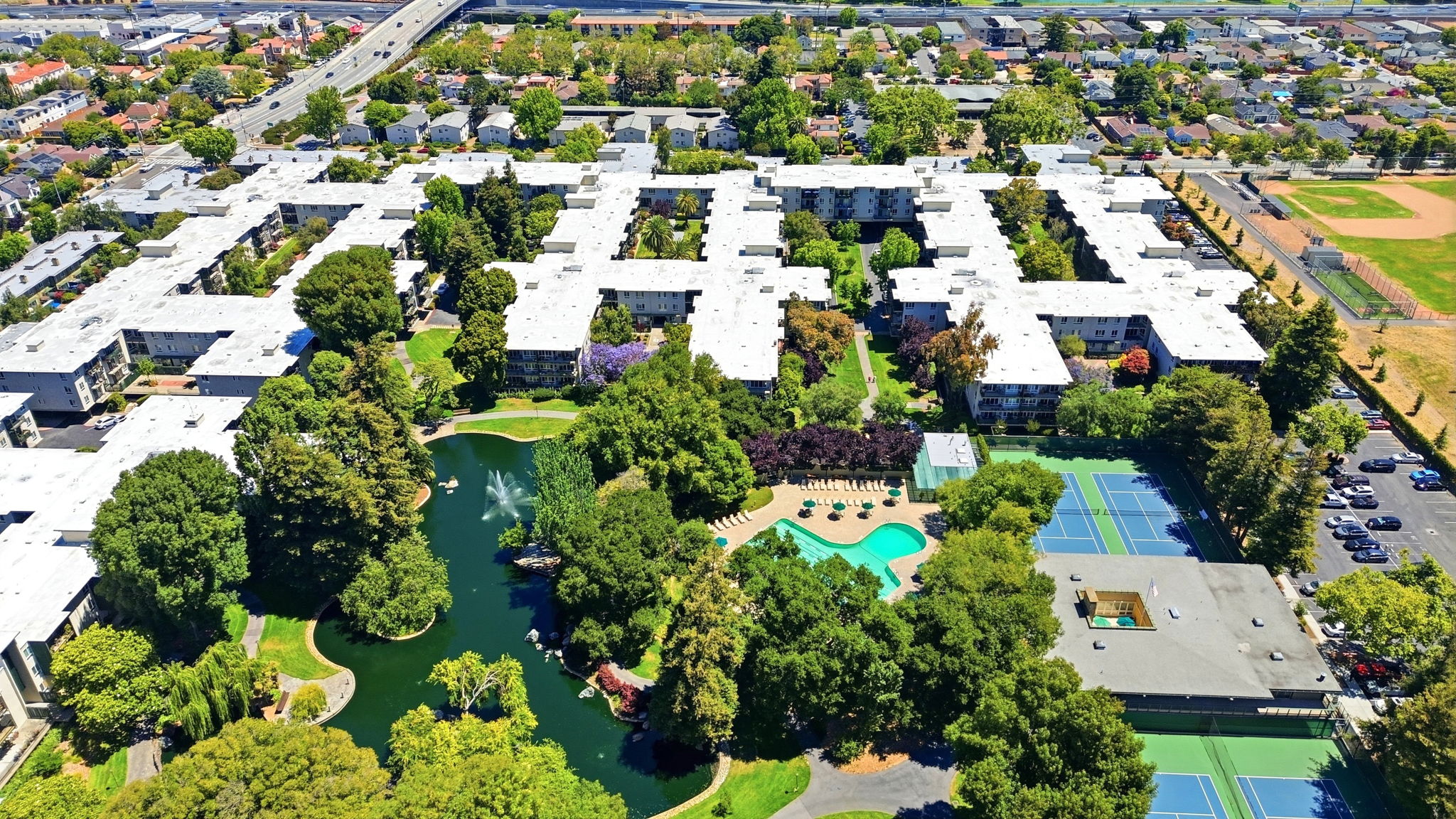 015_F8_AERIAL_815 N Humboldt St 302
