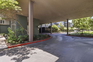 001_F8_815 N Humboldt St 302