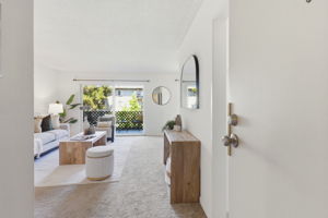 007_F8_815 N Humboldt St 302