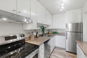 012_F8_815 N Humboldt St 302