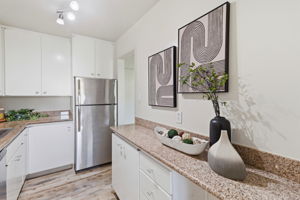 013_F8_815 N Humboldt St 302