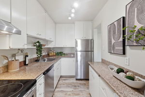 014_F8_815 N Humboldt St 302