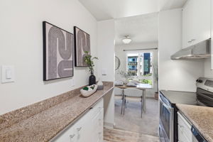 016_F8_815 N Humboldt St 302