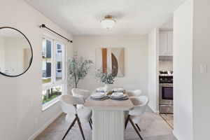 019_F8_815 N Humboldt St 302