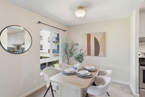 020_F8_815 N Humboldt St 302