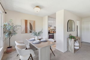 022_F8_815 N Humboldt St 302