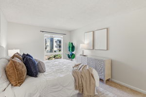 026_F8_815 N Humboldt St 302
