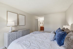 027_F8_815 N Humboldt St 302