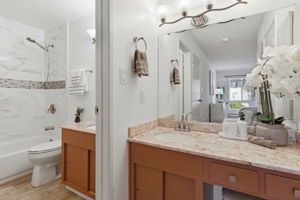 031_F8_815 N Humboldt St 302