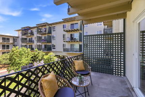035_F8_815 N Humboldt St 302