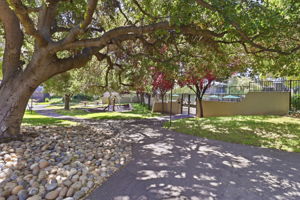 038_F8_815 N Humboldt St 302