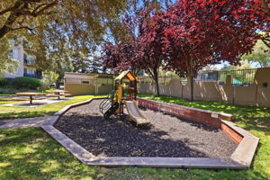 039_F8_815 N Humboldt St 302