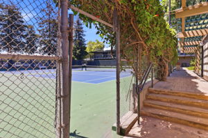 040_F8_815 N Humboldt St 302