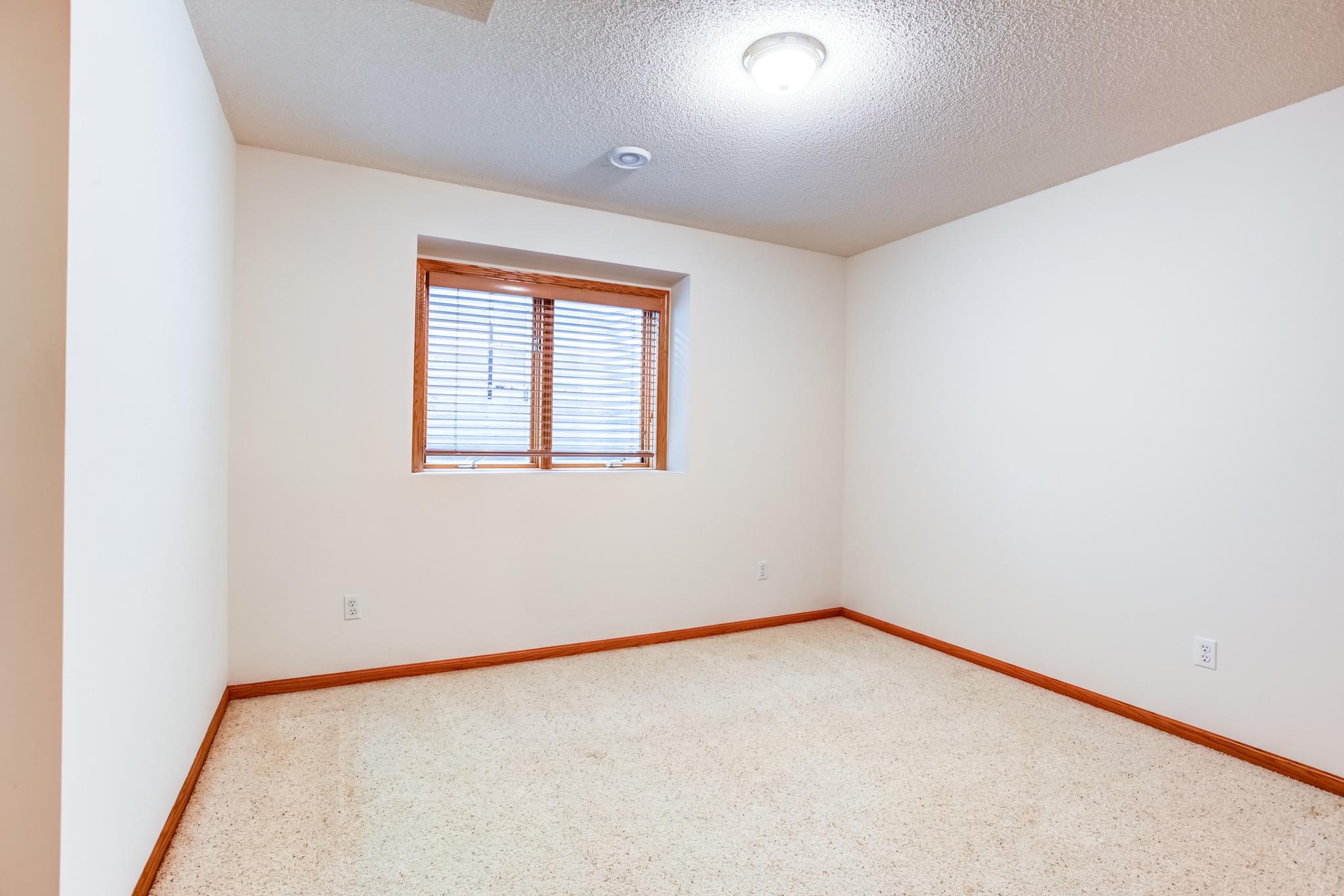  815 Trails End Rd, Eagan, MN 55123, US Photo 32