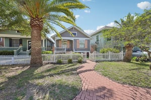 Winnie St-S2303-001.jpg