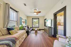 Winnie St-S2303-012.jpg