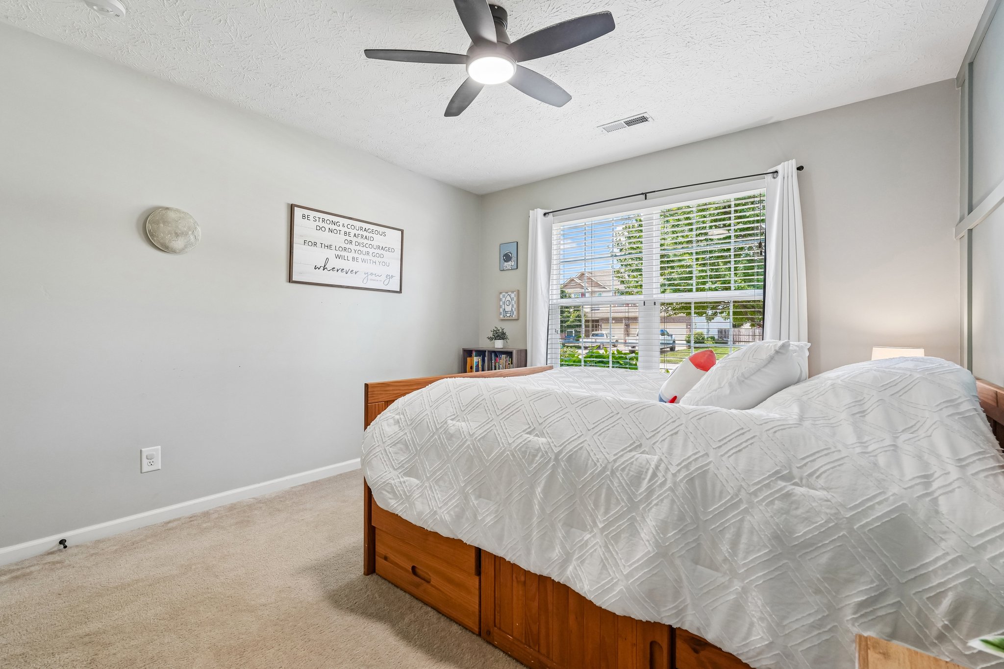 Stonelick Dr-S0407-029.jpg