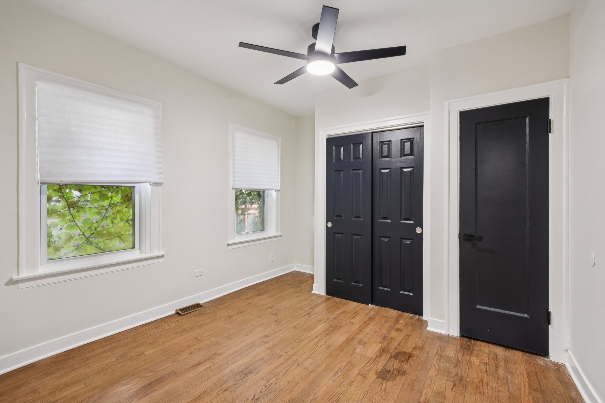 S Champlain Ave-S2410-029.jpg