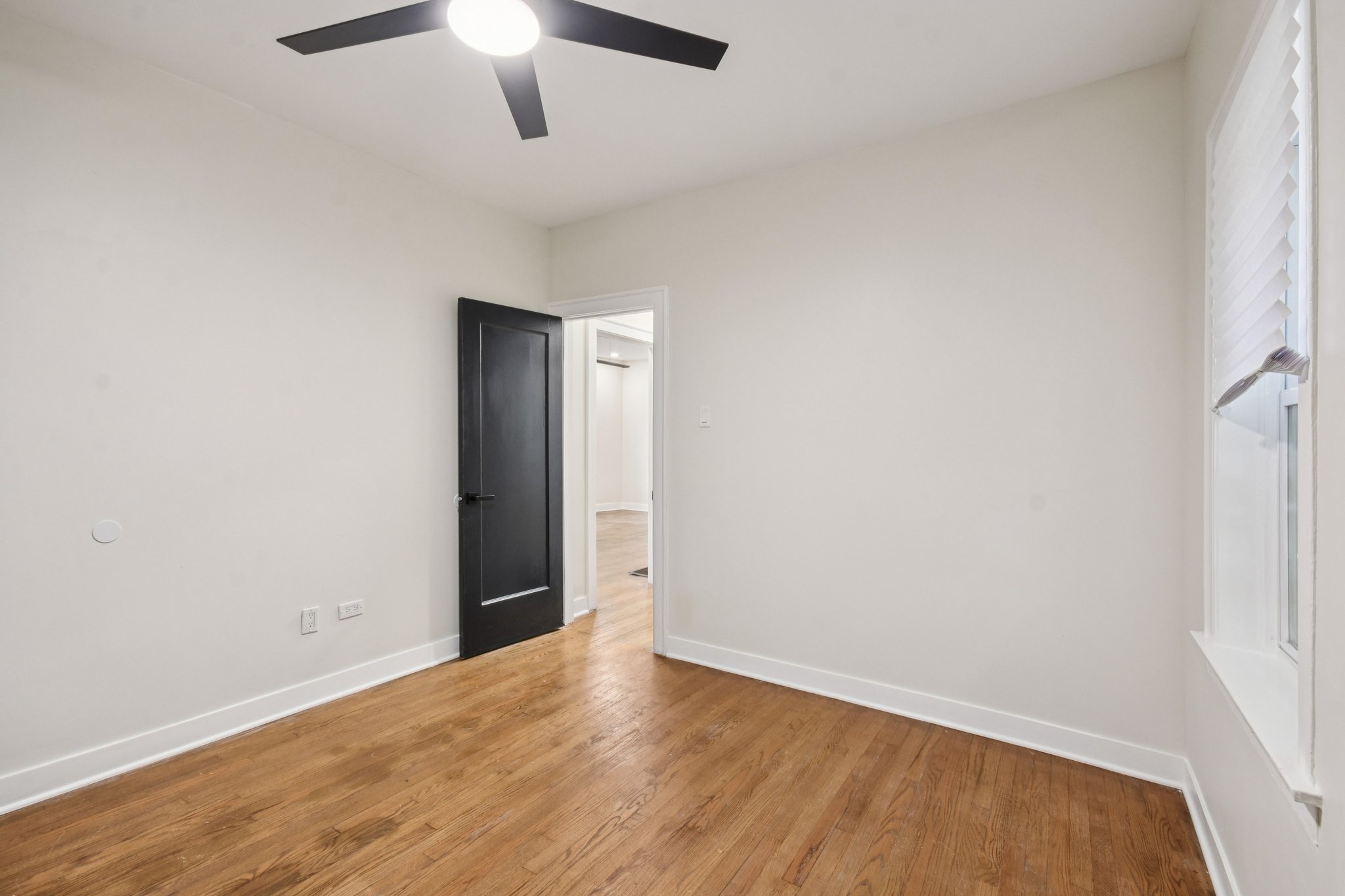 S Champlain Ave-S2410-030.jpg