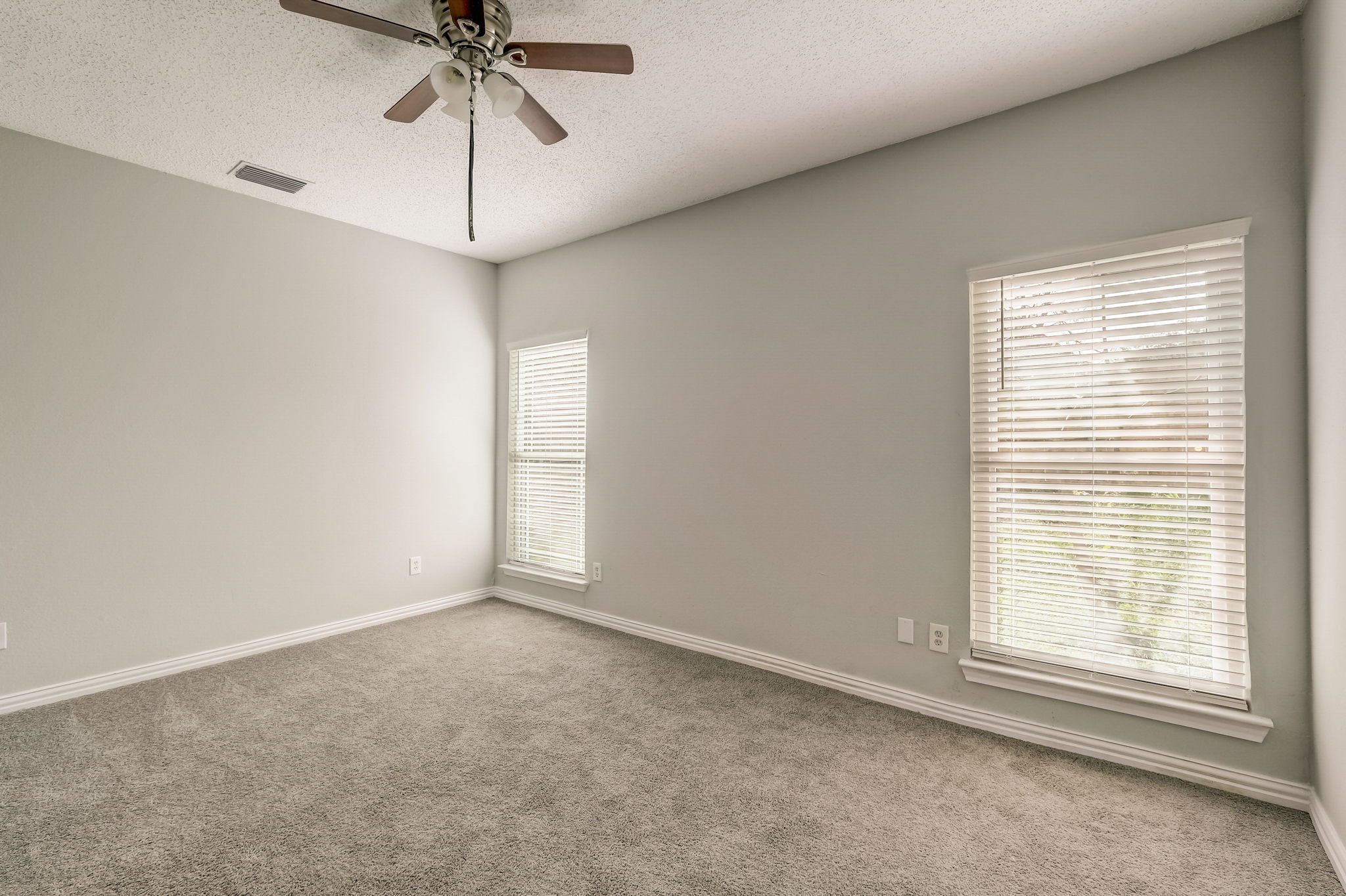 Ashmount Ln-021