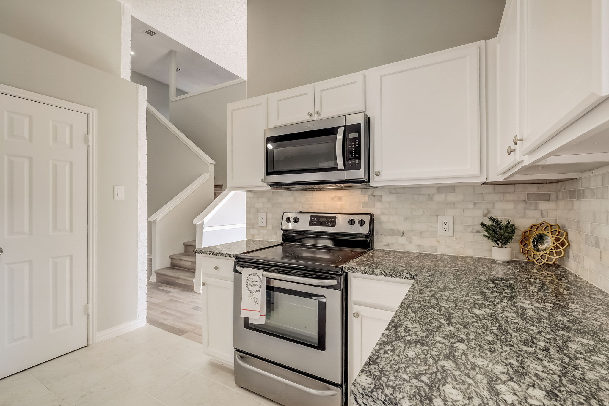 Ashmount Ln-014