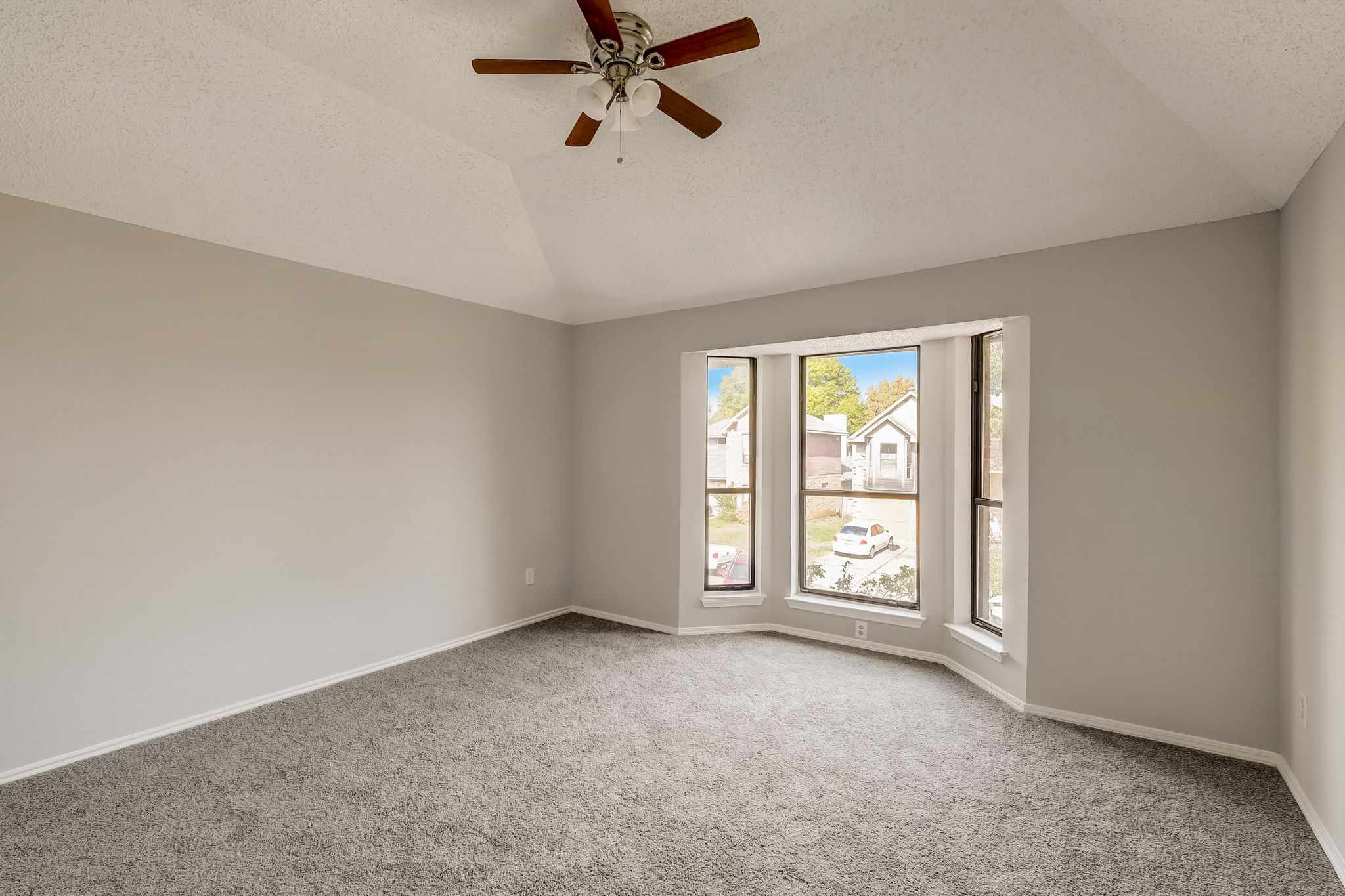 Ashmount Ln-035