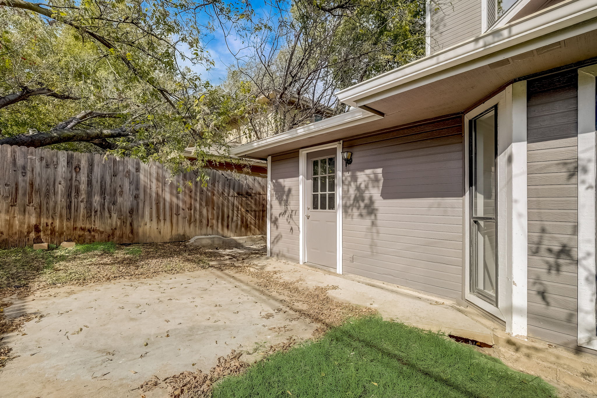 Ashmount Ln-040