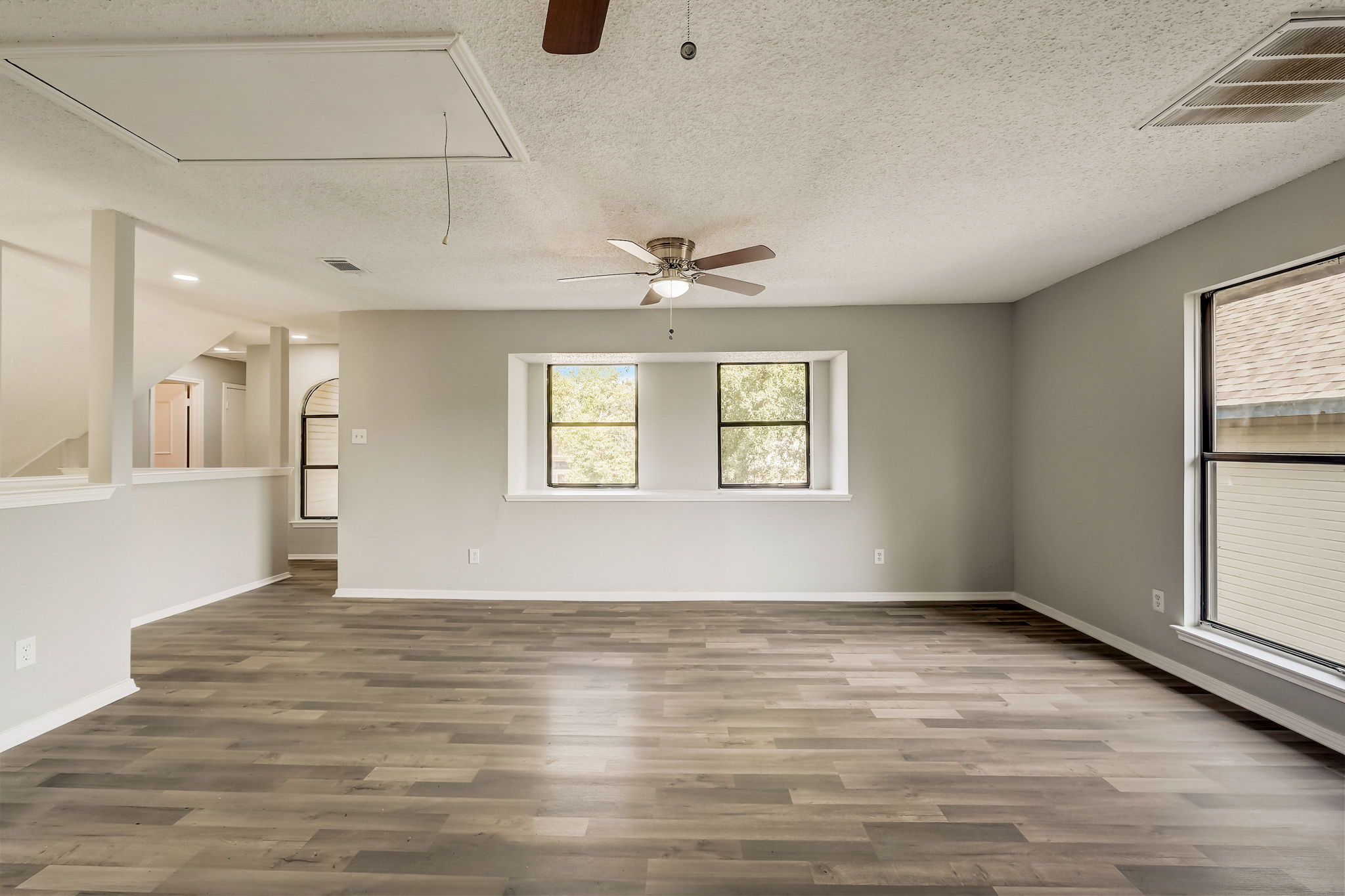Ashmount Ln-029