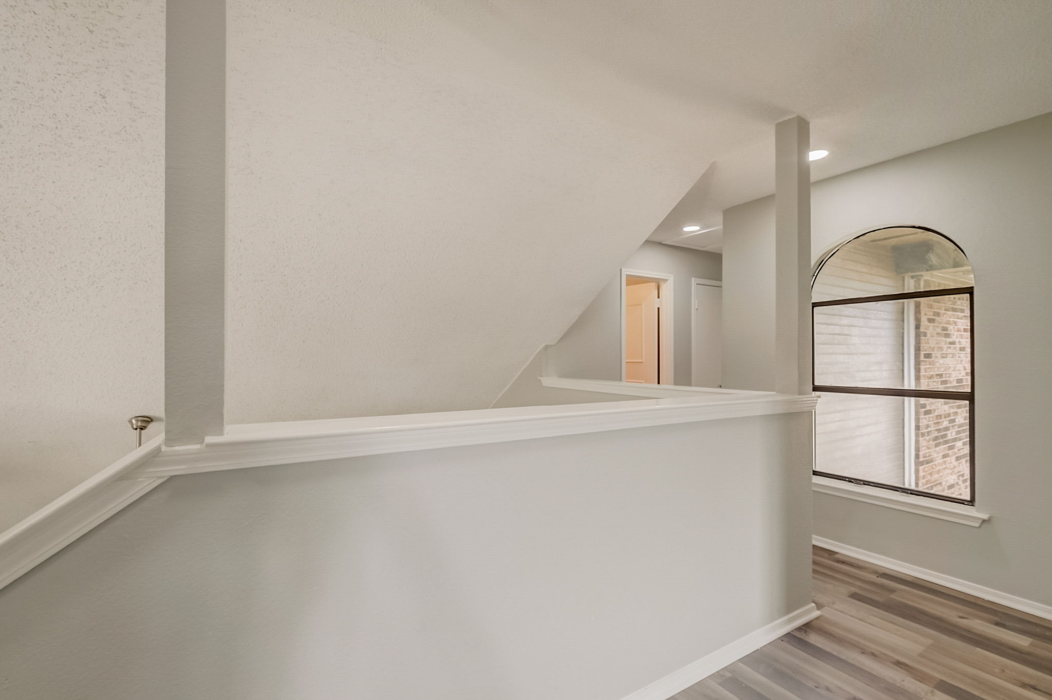 Ashmount Ln-033