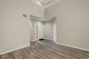 Ashmount Ln-005