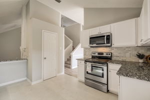 Ashmount Ln-012
