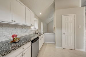 Ashmount Ln-013