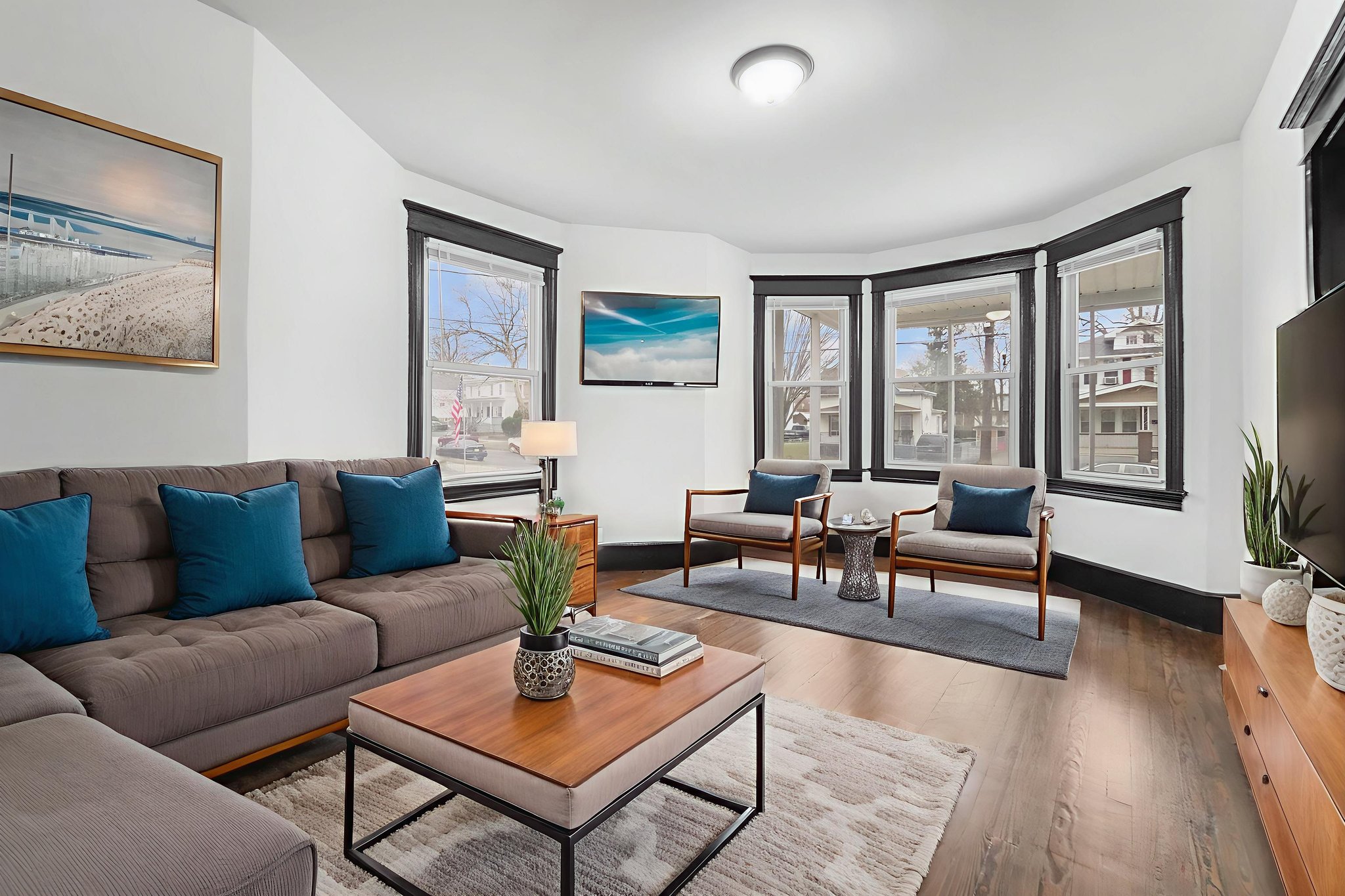 DSC06073 virtually staged.jpeg