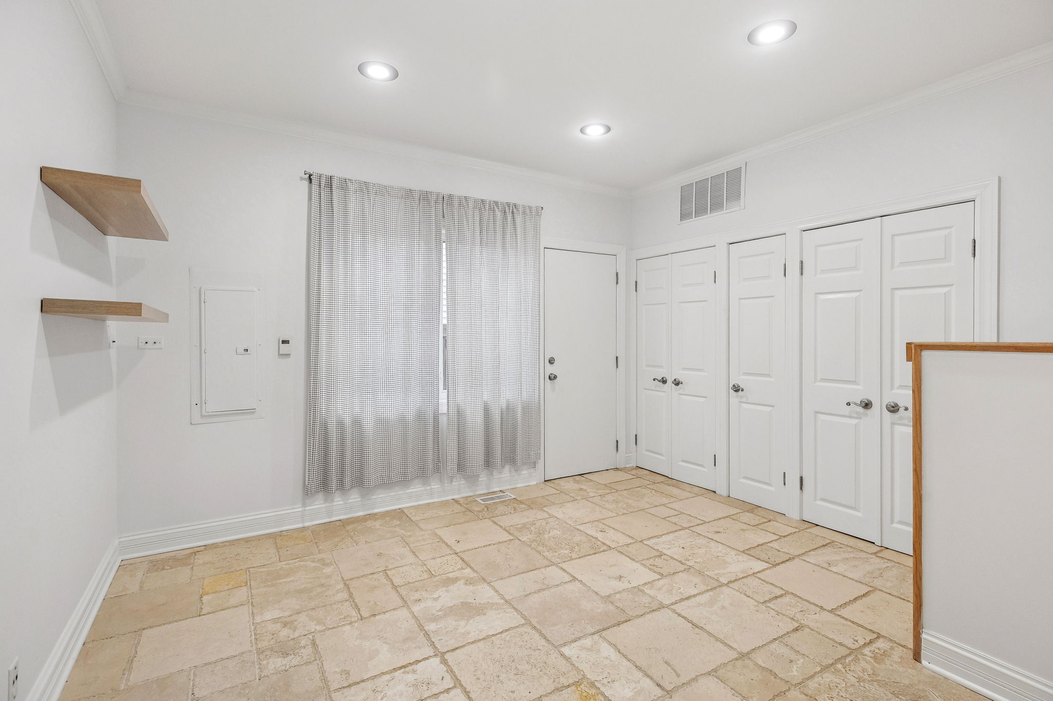 816 Hinman Ground Level Office, utility closets