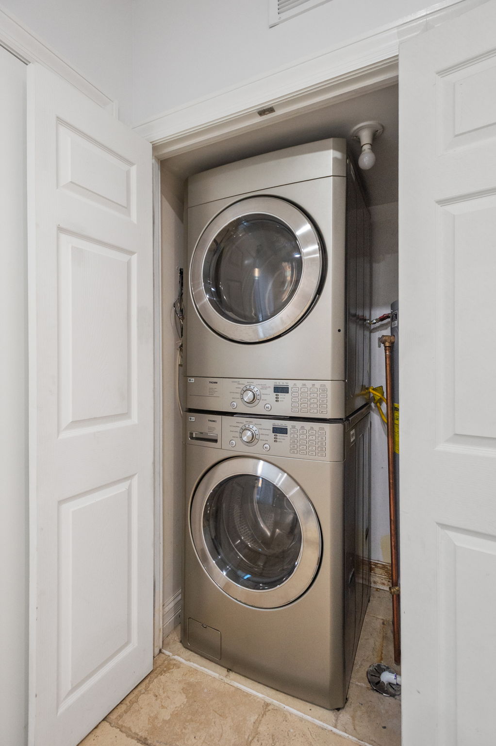 816 Hinman Ground Level Laundry