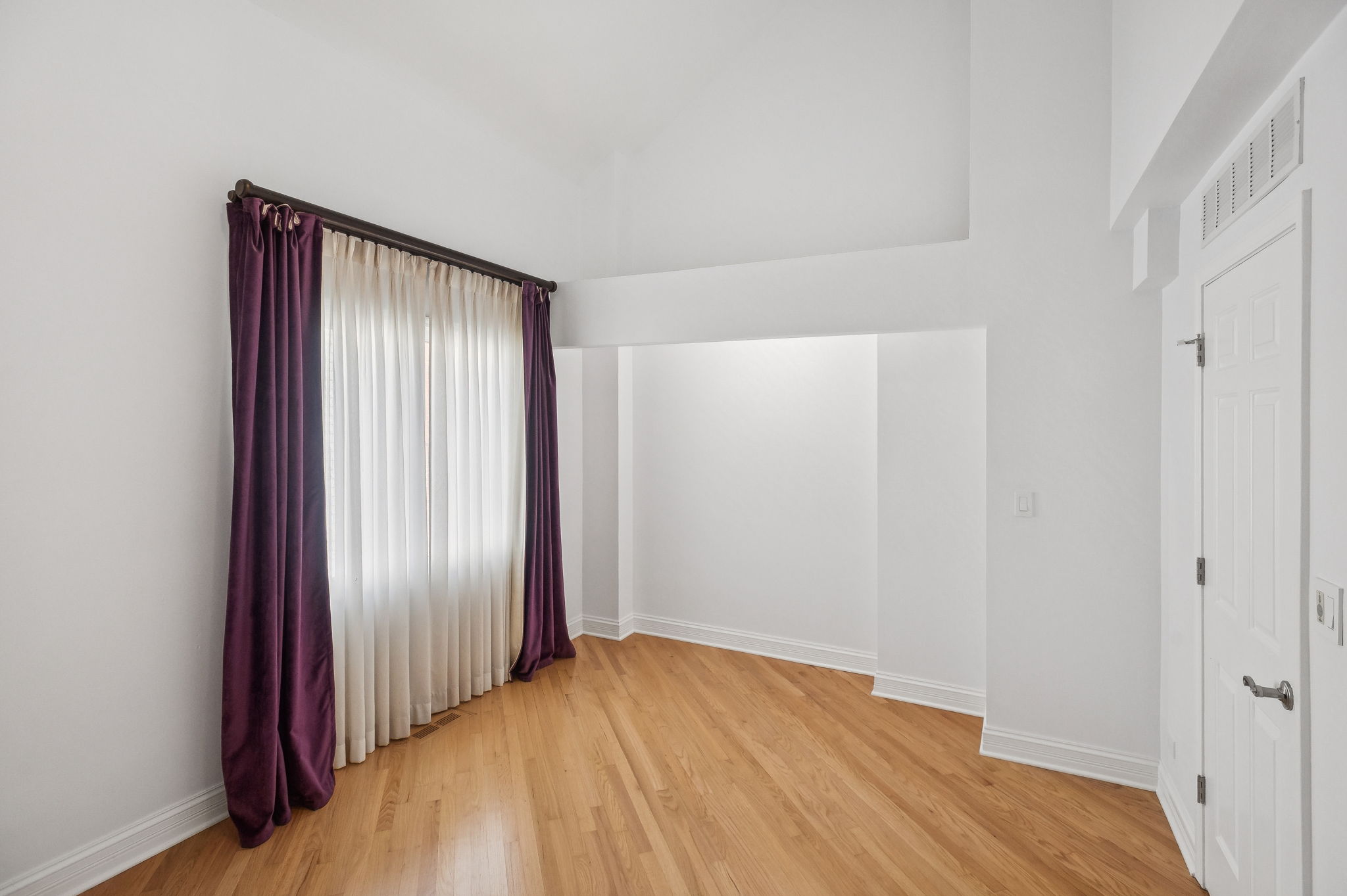 816 Hinman Primary Bedroom