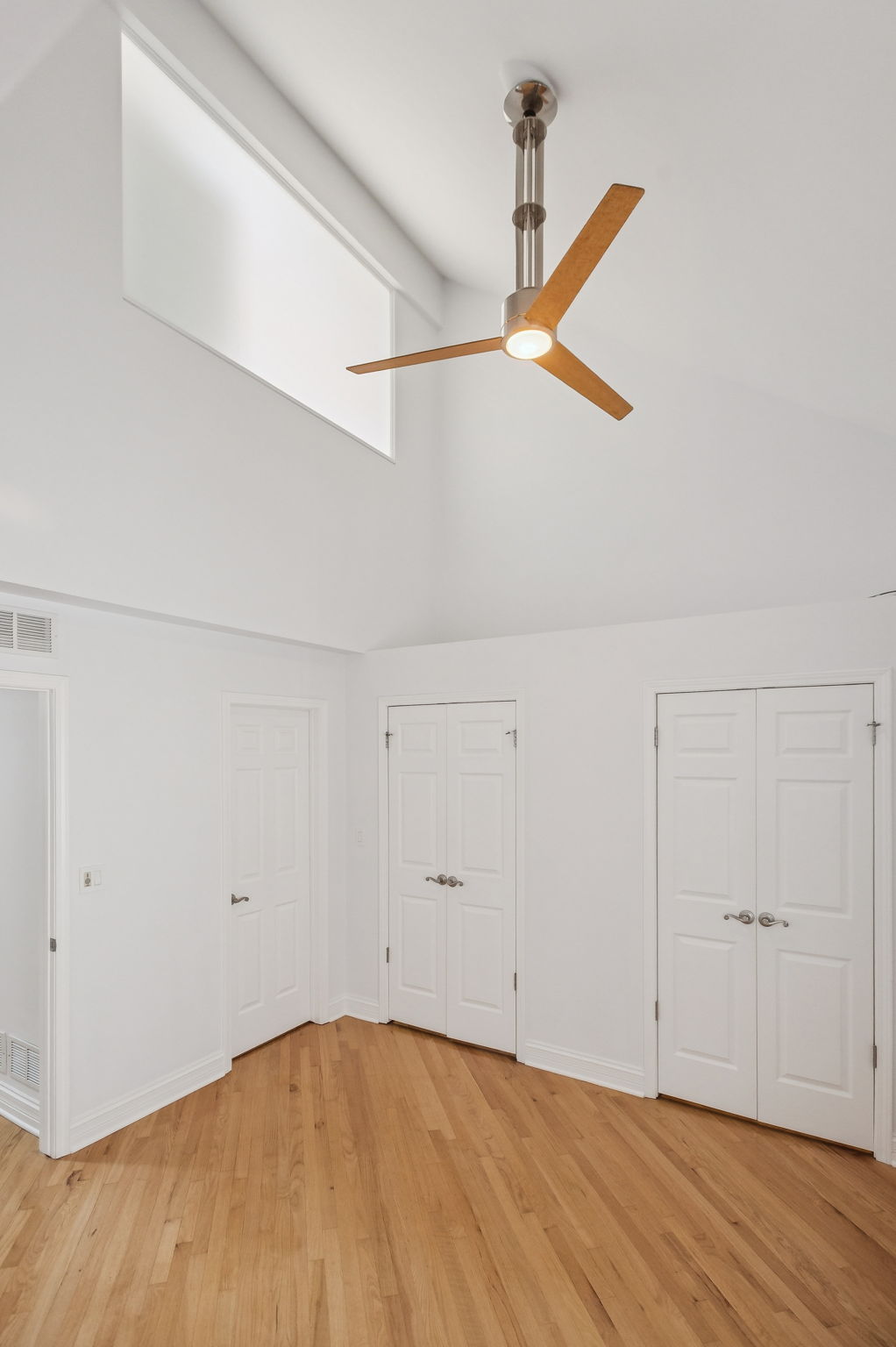 816 Hinman Primary Bedroom closets