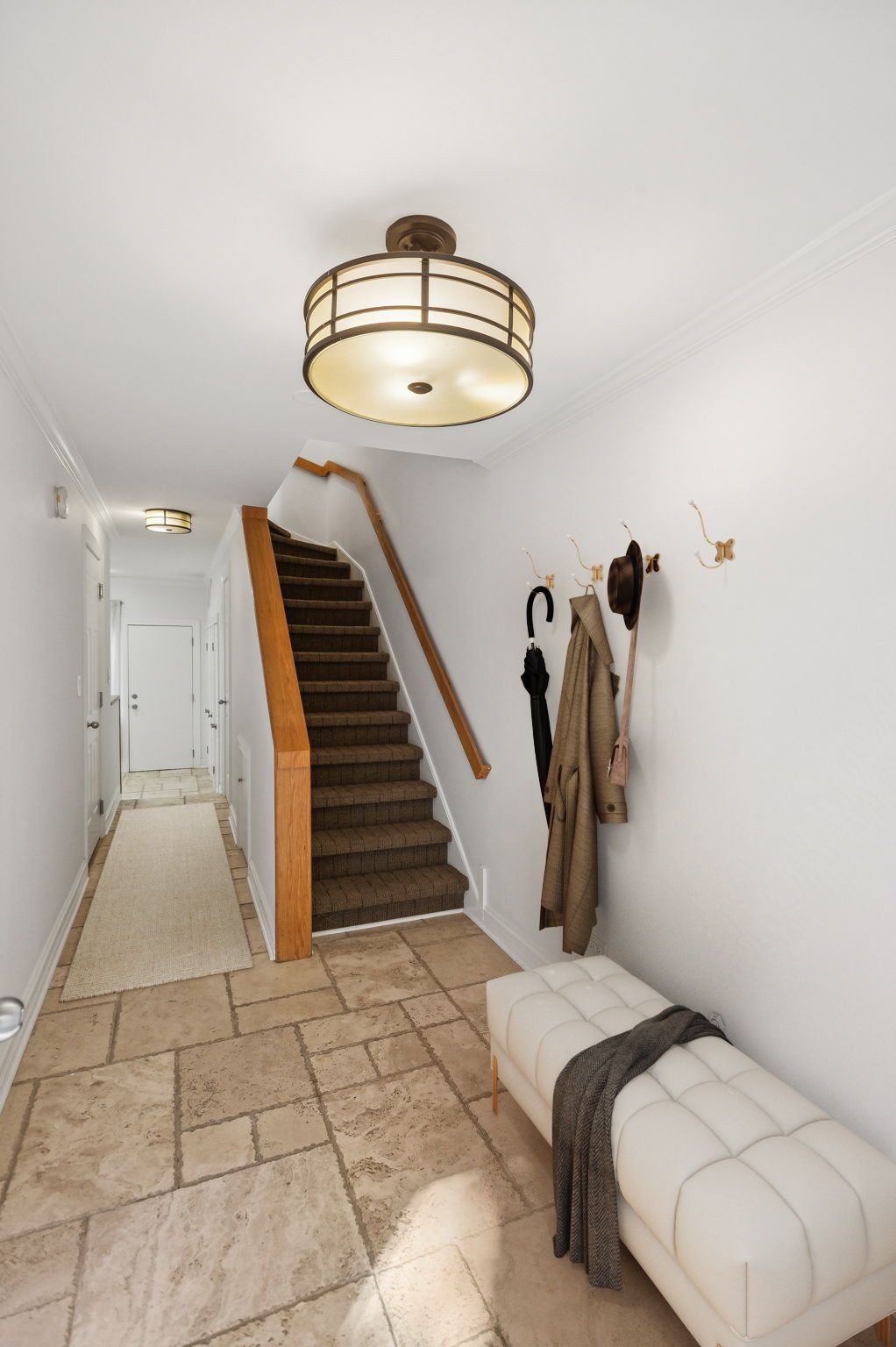 816 Hinman Foyer