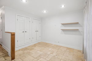 816 Hinman Ground Level Office