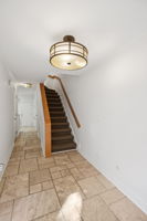816 Hinman Foyer