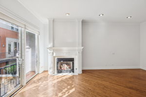 816 Hinman Dining, Living room