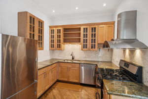 816 Hinman Kitchen
