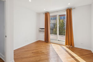 816 Hinman 4th Floor Bedroom to deck