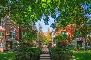 816 Hinman front exterior
