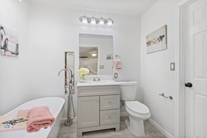 Primary Ensuite Bath